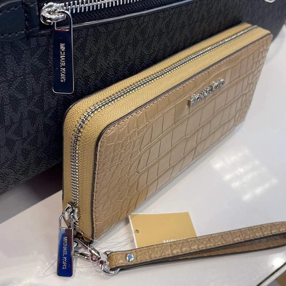 Michael Kors Large Jet Set Travel Continental Wristlet Phone Holder Case Wallet